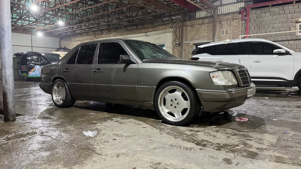 Mercedes Benz W124 3.7